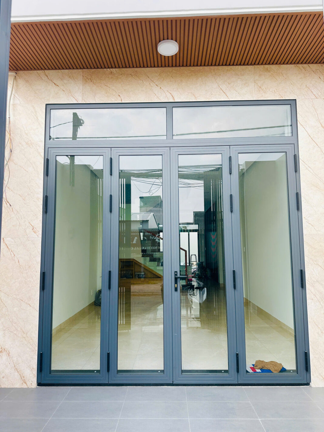 Cửa chính Cửa chính